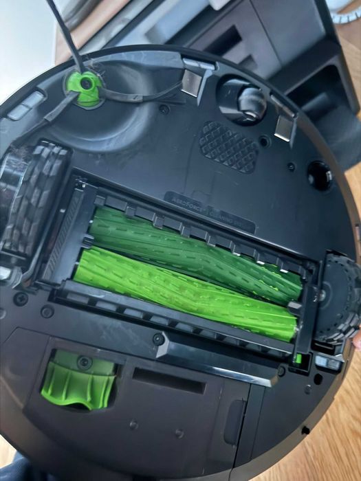 iRobot Roomba Combo j9+, Aspirador com estação de aspiração