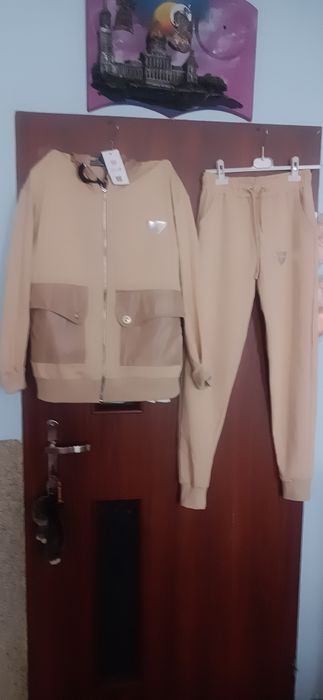 Komplet dresowy beżowy