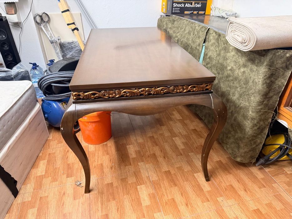 Mesa de madeira clássica – bom estado