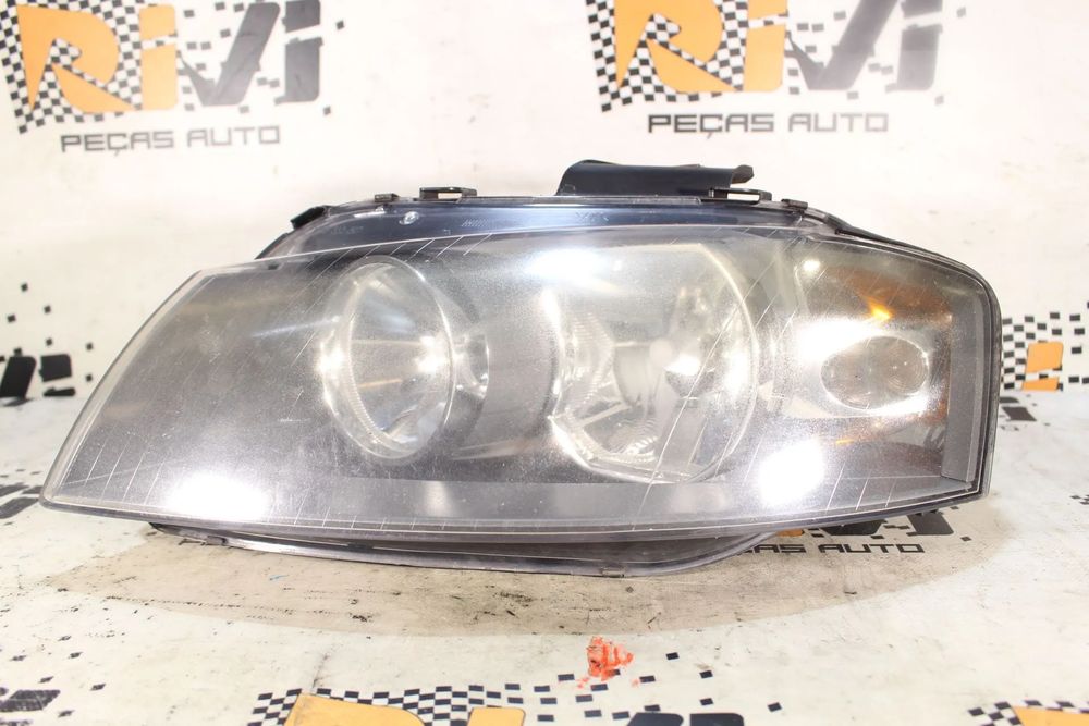 Ótica / farol esquerda AUDI A3 (8P1)