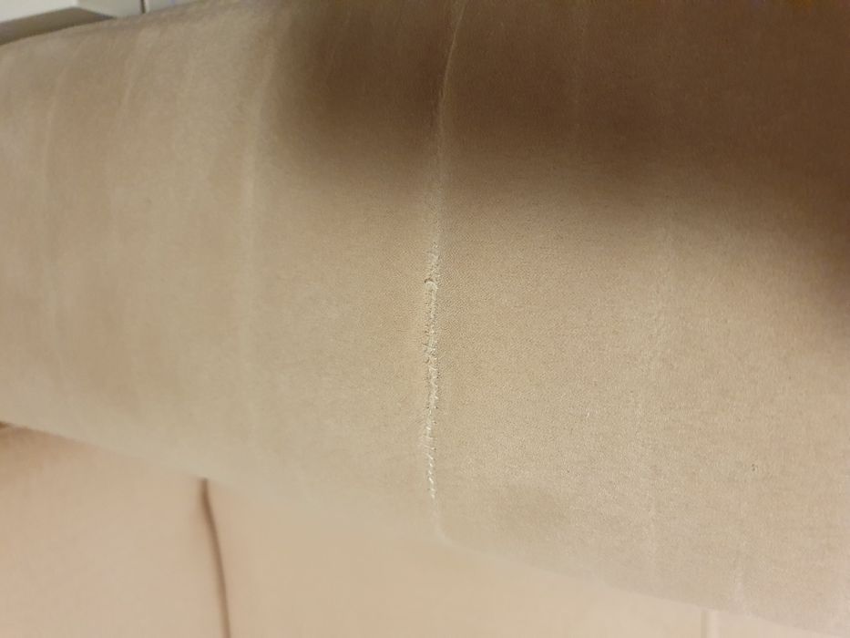 Rozkładana sofa z pojemnikiem na pościel