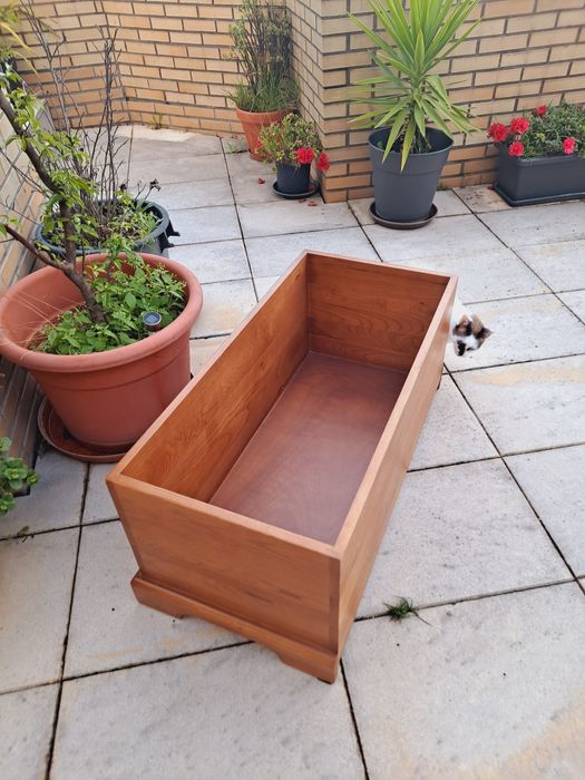 Suporte de madeira para guardar coisas, livros ou plantas