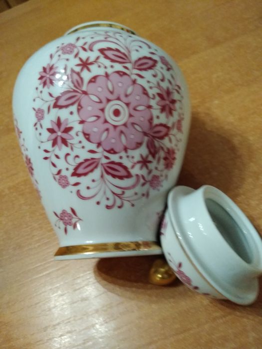 Piękny pojemnik wazon porcelana Sygnatura