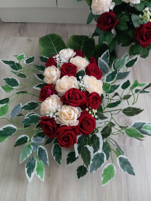 Komplet nagrobny obciążony, kompozycja