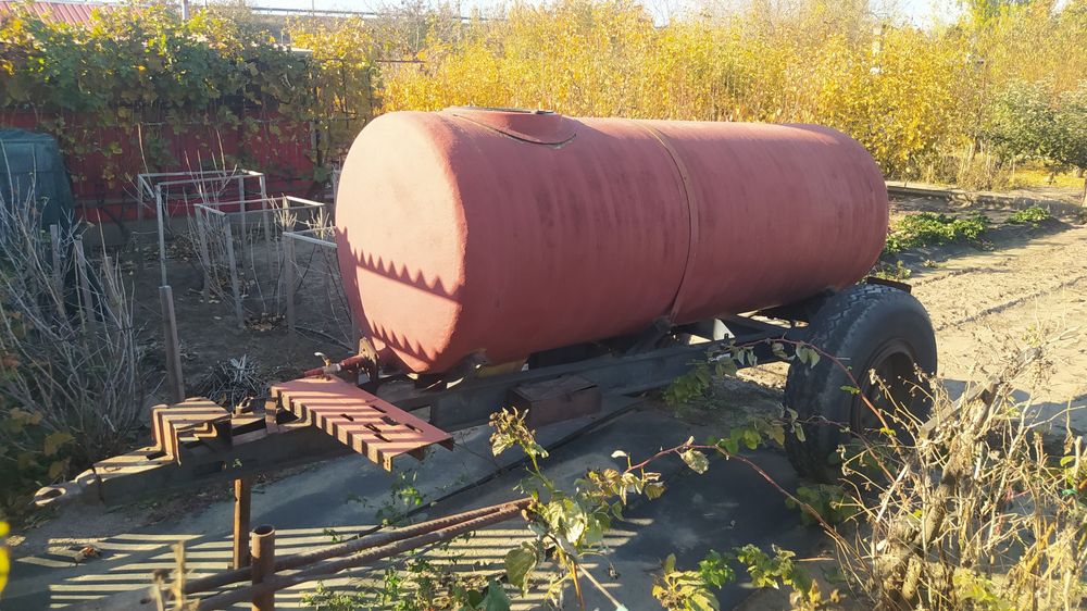 Бочка на платформі/шасі