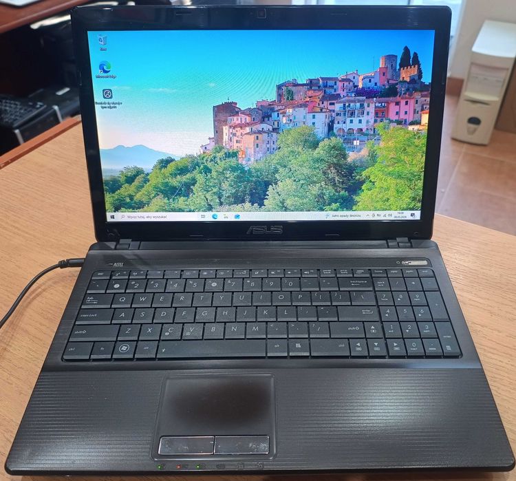 Laptop Asus X53U AMD E-450/4GB/250 GB HDD/ Radeon HD 6320/