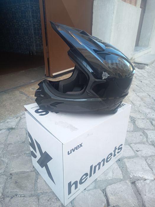 Capacete Uvex bicicleta novo