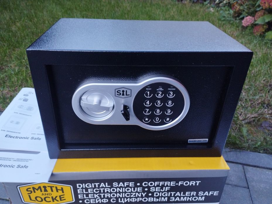 Sejf elektroniczny 200 x 310 x 200 mm-nowy kluczyk lub hasło.