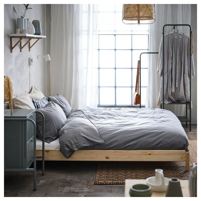 2 camas empilháveis IKEA em pinho 
Cama empilhável c/2 colchões, pinho/Ågotnes firme, 80x200 cm
278,98€/2 unidades
P