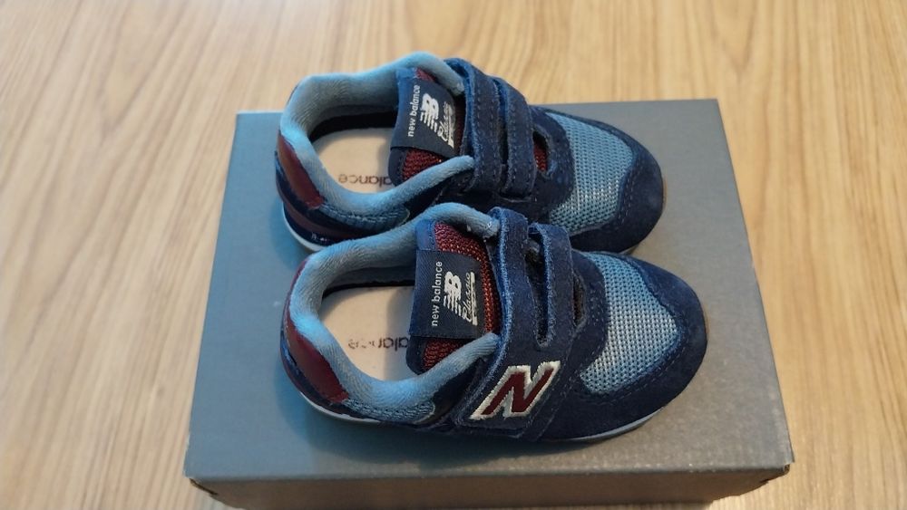 Sapatilhas New Balace azul, em bom estado