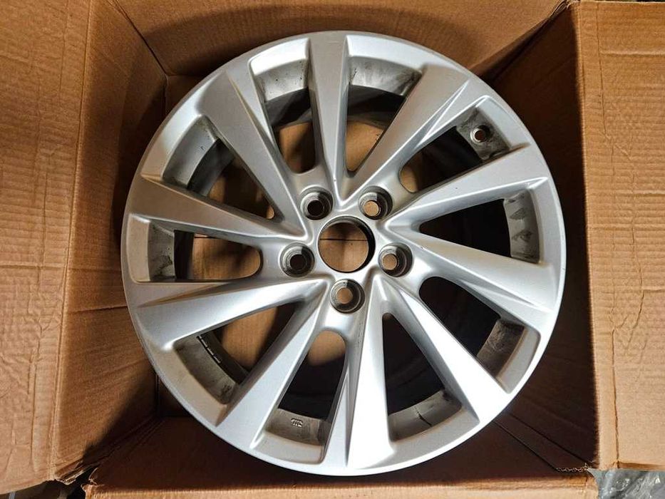 Felga 17'' TOYOTA Camry 5x114,3 7,5Jx17 ET45 BVU OEM 1szt 2021r Ładna