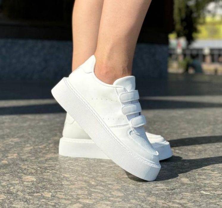 Білі кеди на липучках