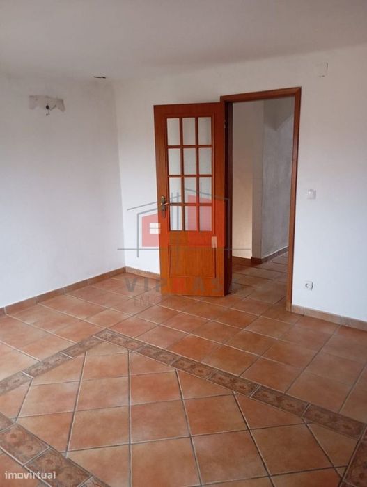 Moradia T2 para pequena remodelação