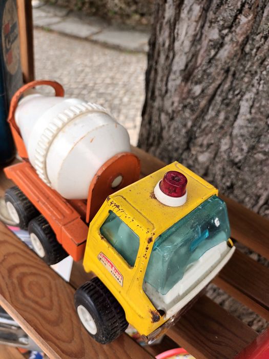 Brinquedo camião auto betoneira