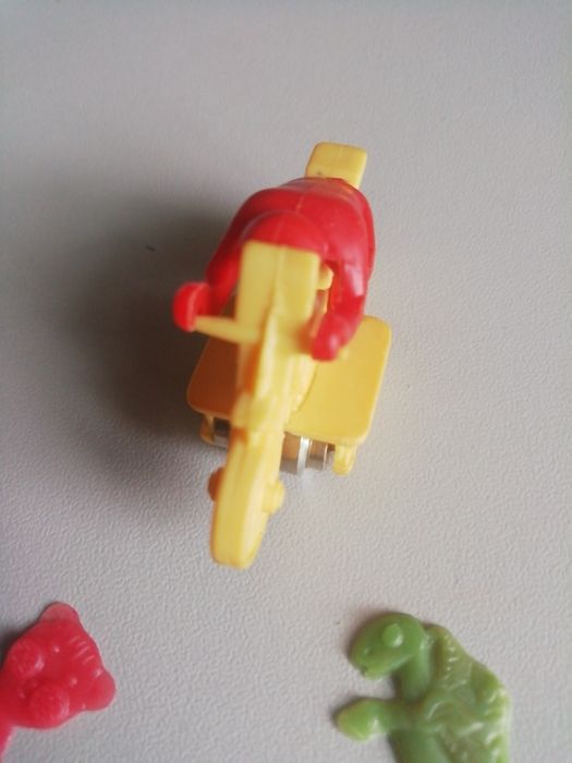 Мотоцикл от игры "Мототрек" +игрушки с хлопушки. ссср. За всё 80 гр.