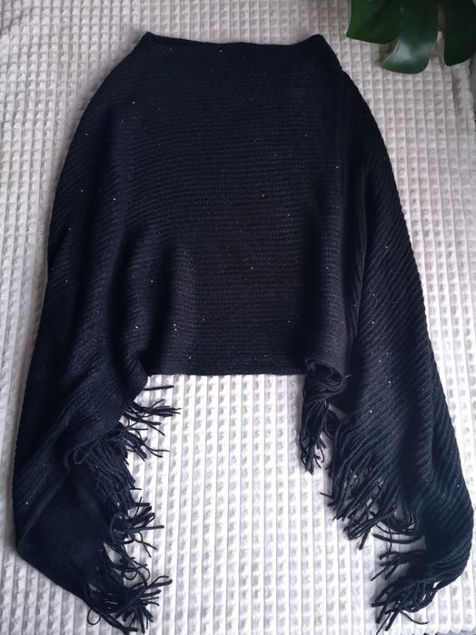 Тепла накидка пончо з китичками