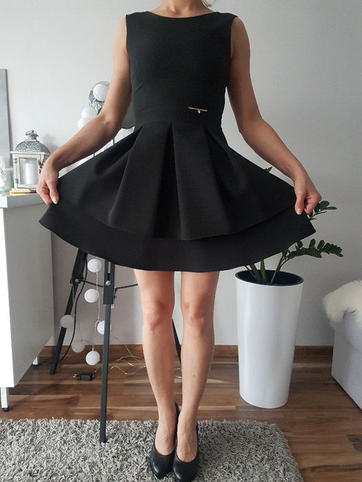 Mała czarna elegancka sukienka z falbanami rozmiar 36