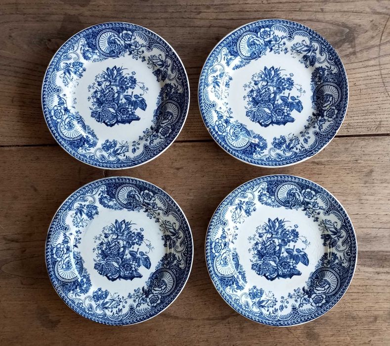 Antigos pratos em faiança Sacavém motivo Alcobaça