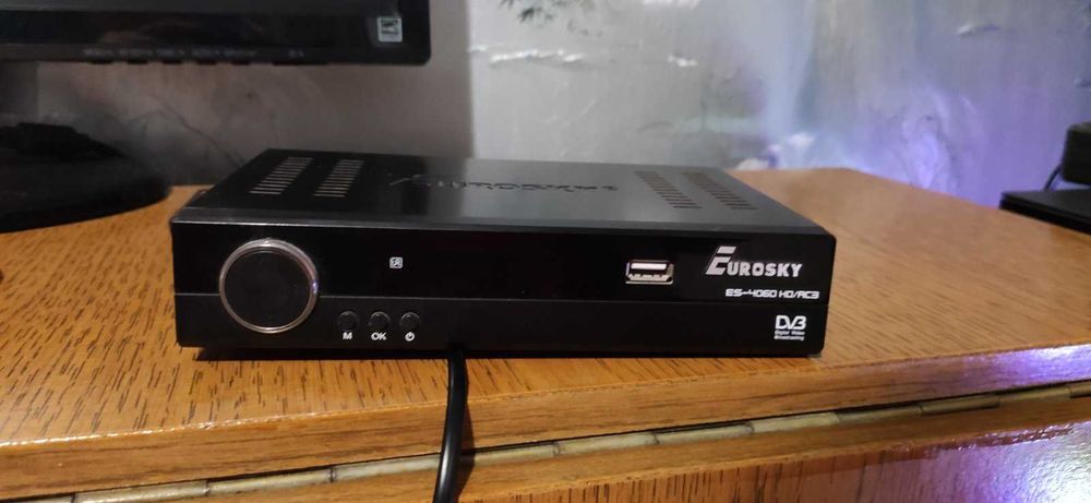 Супутниковий ресивер Eurosky ES-4060 HD