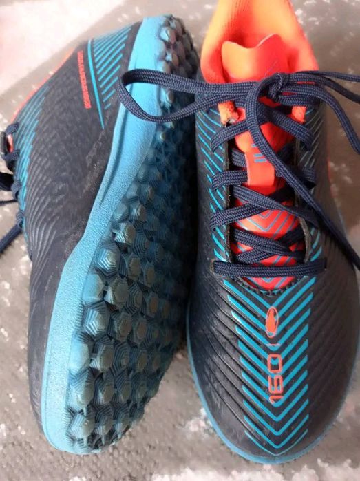 Buty piłkarskie Turfy Decathlon do piłki