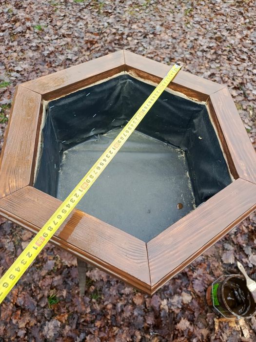 Sprzedam drewnianą donicę