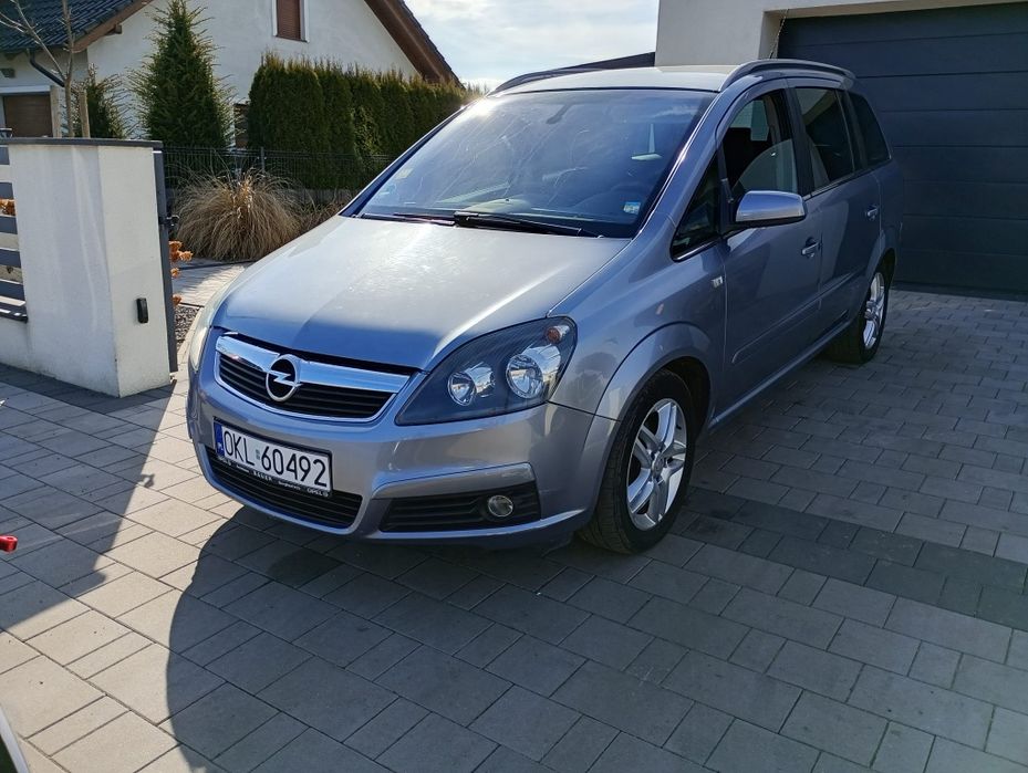 Opel Zafira B 2007 rok 1.8 benzyna 140 KM 7 osób hak 243 tys. km