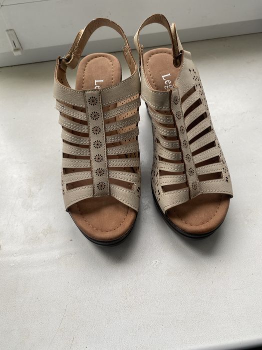 Продам женские новые туфли