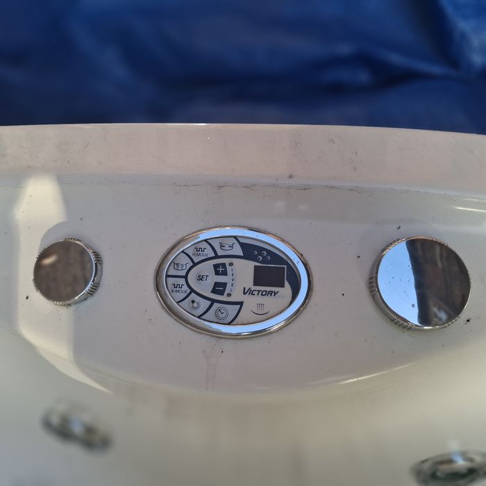 Sprzedam wannę z hydromasażem