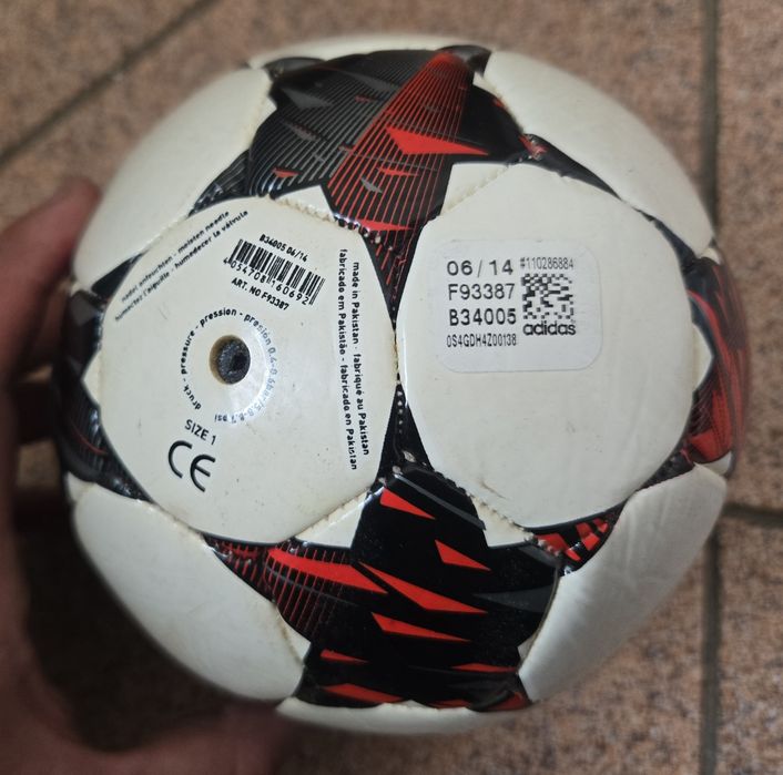 Piłka nożna UEFA , Adidas , Bayern Monachium