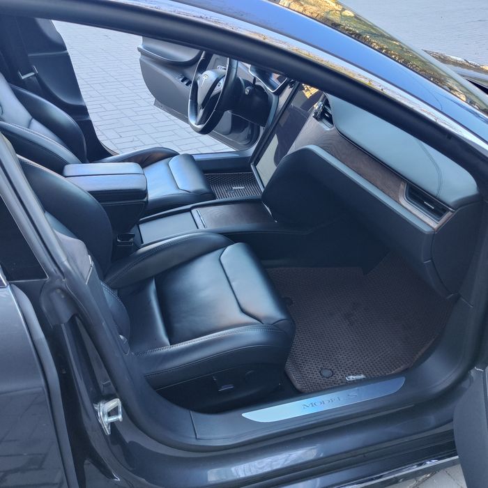 Продам Tesla model s 2018 100d