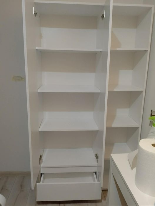 Szafa i słupek białe