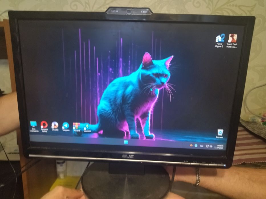 Монитор ASUS   .