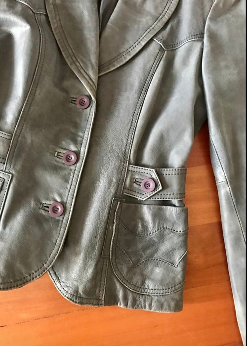 Casaco em pele azul ganga