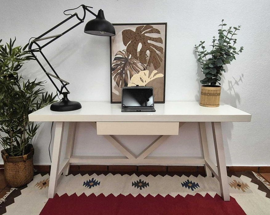 Secretaria / Escritório / Aparador / Consola / Móvel / Bancada /Mesa