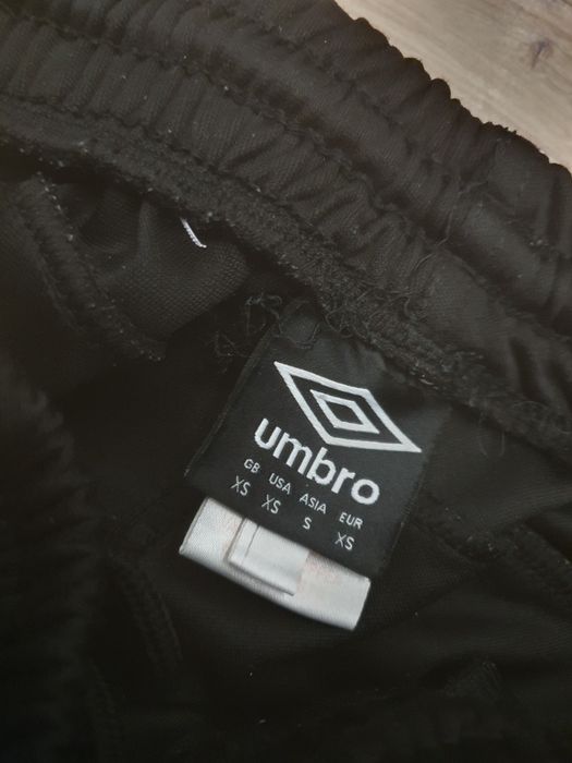 Dresy umbro 34 czarne