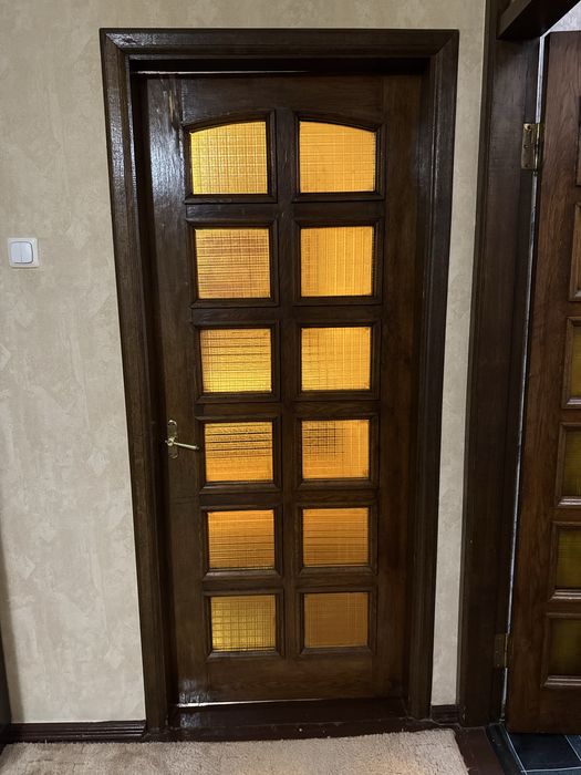 Классические межкомнатные двери из массива дерева