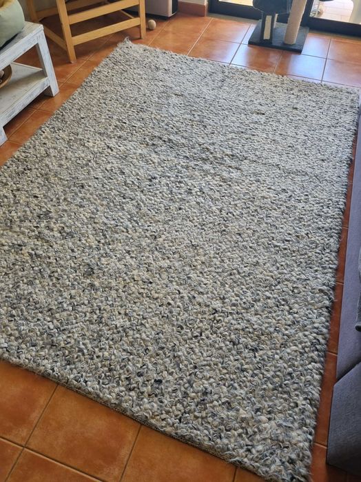 Tapete preto e branco.  tamanho 170x240. Black and white carpet.