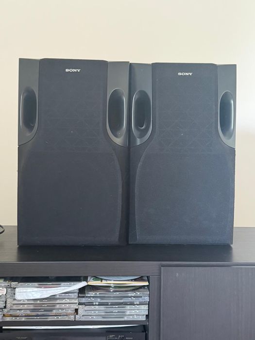 Aparelhaguem pioneer com 3 colunas tudo a funçionar perfeitamente.
