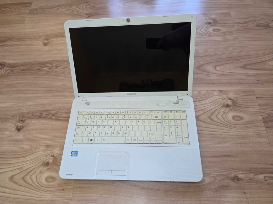 Toshiba Satelitte C870-1J6 Intel I3  6GB RAM