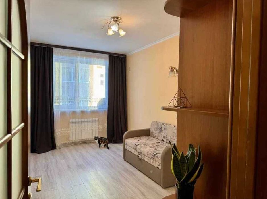 Простора квартира з меблями, технікою біля парку МАМА. Кухня 15.6м