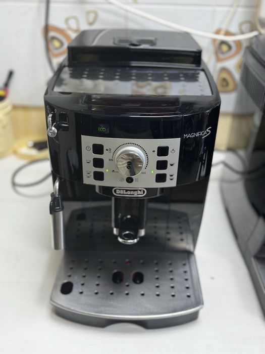 Зернова КАВОМАШИНА DELONGHI ECAM 22.112 B MAGNIFICA S кава в подарунок