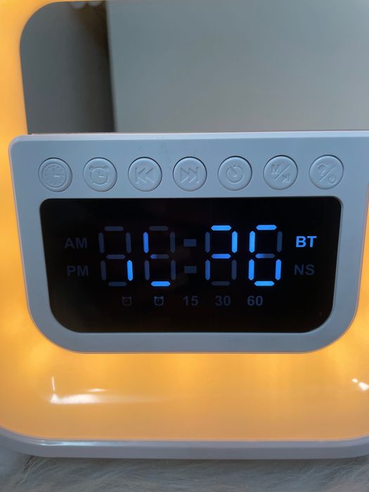 Głośnik bezprzewodowy, ładowarka bezprzewodowa 15 W, lampa nocna RGB