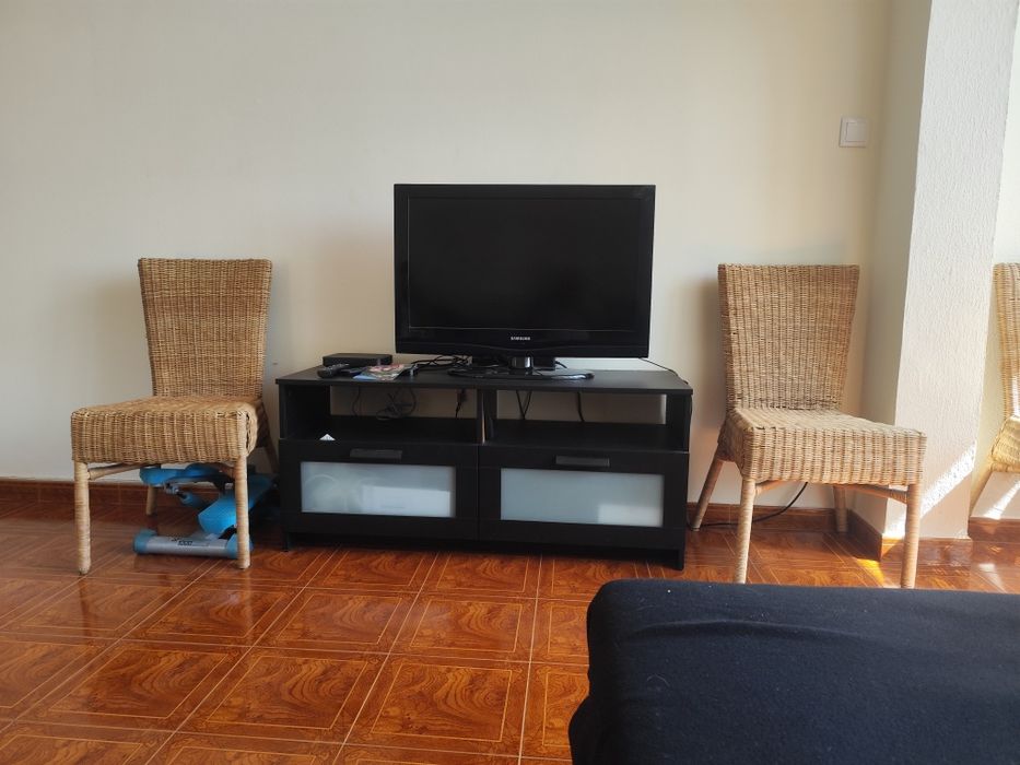 Móvel de TV Preto com Gavetas em Vidro Fosco (Para Desocupar)