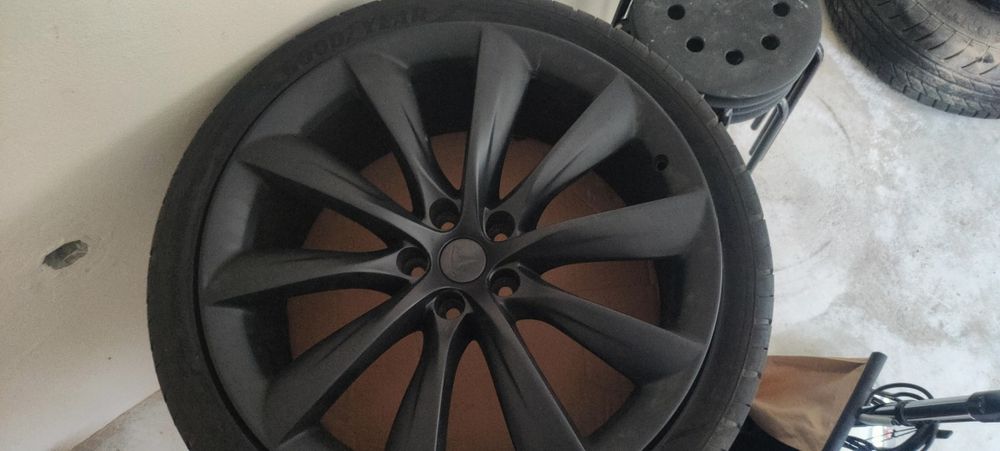 Jantes Tesla originais 22" com pneus