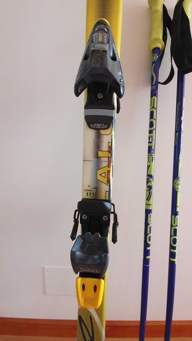 Skis Rossignol e Bastões Scott