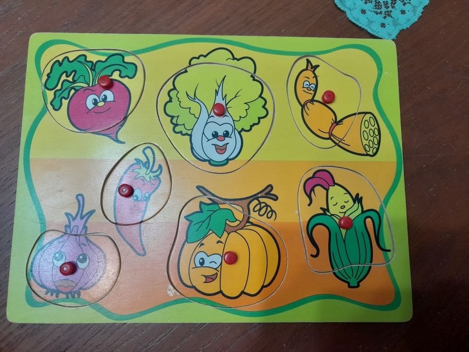 Puzzle drewniane - warzywa i dinozaury