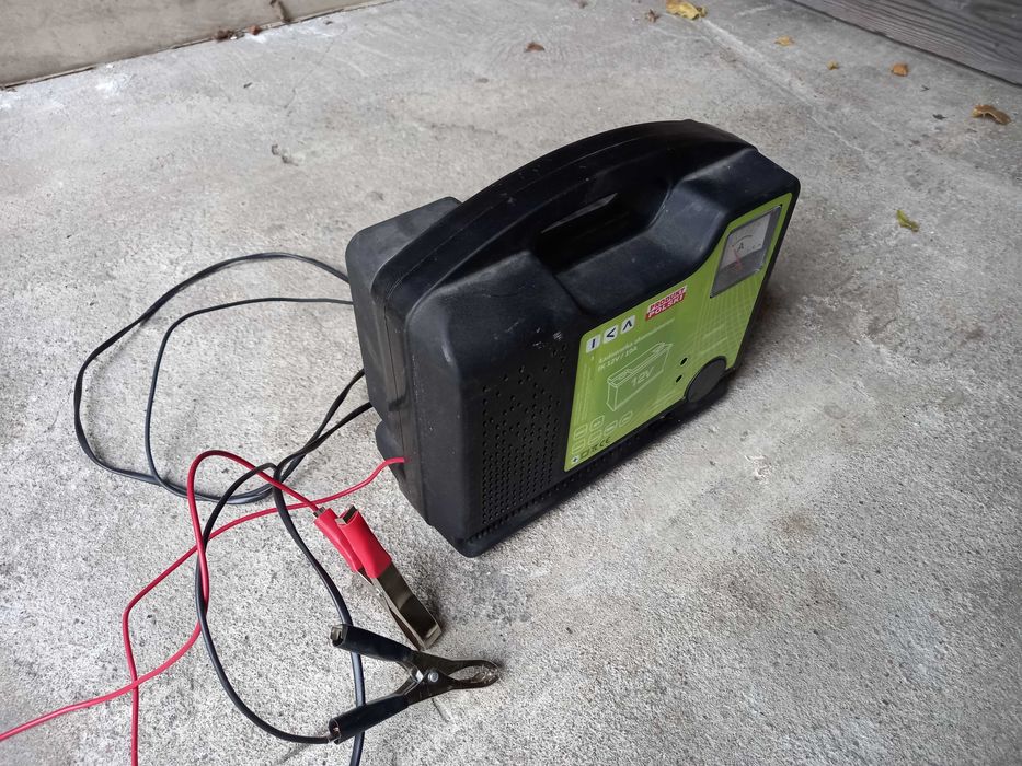 Prostownik samochodowy transformatorowy IKA IK 10A 12V