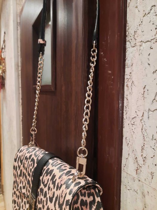 Torebka  oryginalna  Guess  panterka