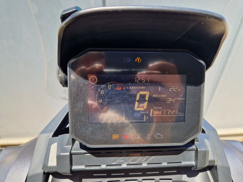 Honda ADV 350 - muito estimada