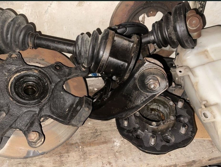 Цапфа Nissan Navara NP300 D22 2.5d Kingcab Нисан Навара Д22 Кінгкаб НП